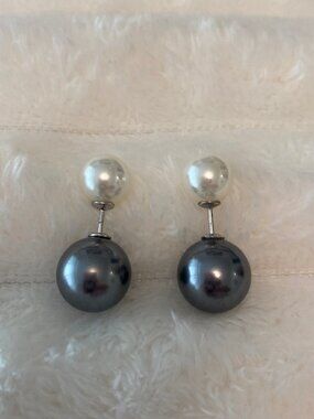Gorgeous Glass Pearl Earrings Never Worn